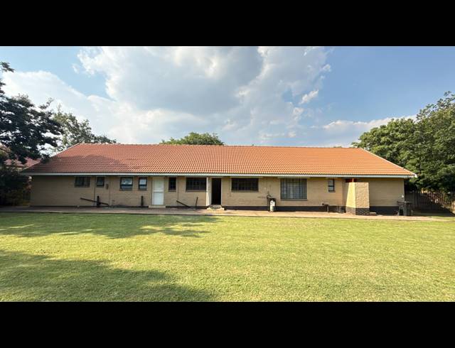 4 BEDROOM HOUSE FOR SALE IN BRACKENHURST
